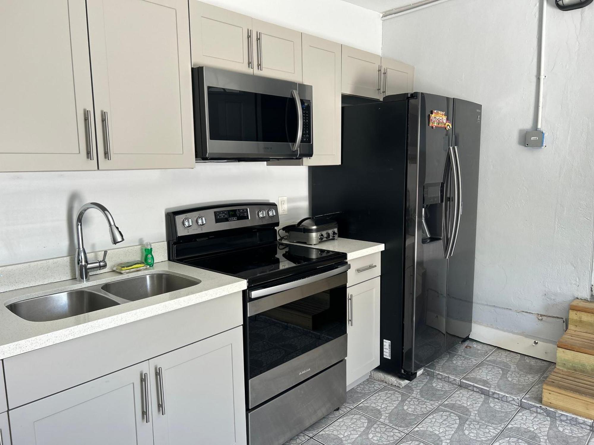 מיאמי Main House 3 Bed 2 Bath & Guest House 1 Bed 1 Bath מראה חיצוני תמונה